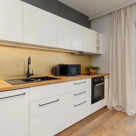 Apartament Elegant With Balcony In Close To The Airport By Renters Warszawa