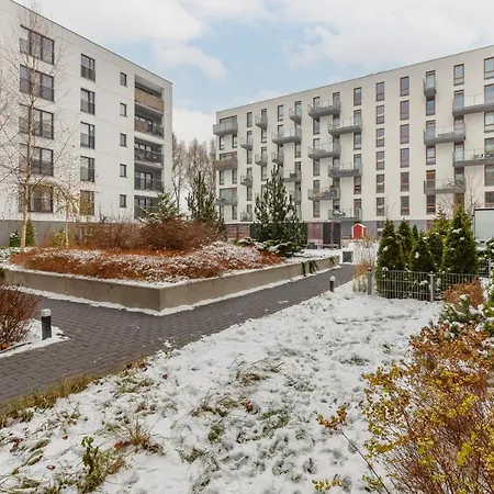 Elegant With Balcony In Close To The Airport By Renters Apartament *