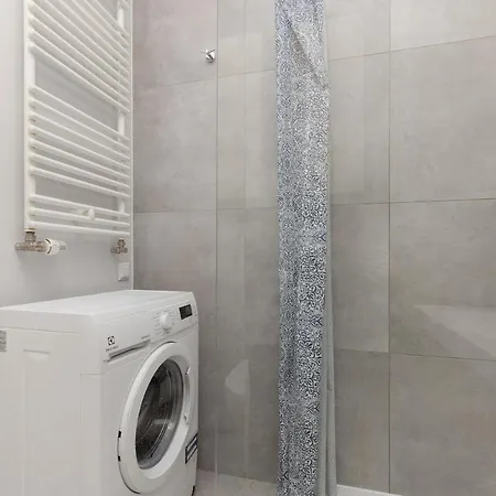 Elegant With Balcony In Close To The Airport By Renters Apartmán Varšava