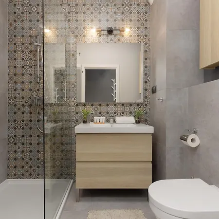 Elegant With Balcony In Close To The Airport By Renters Varšava